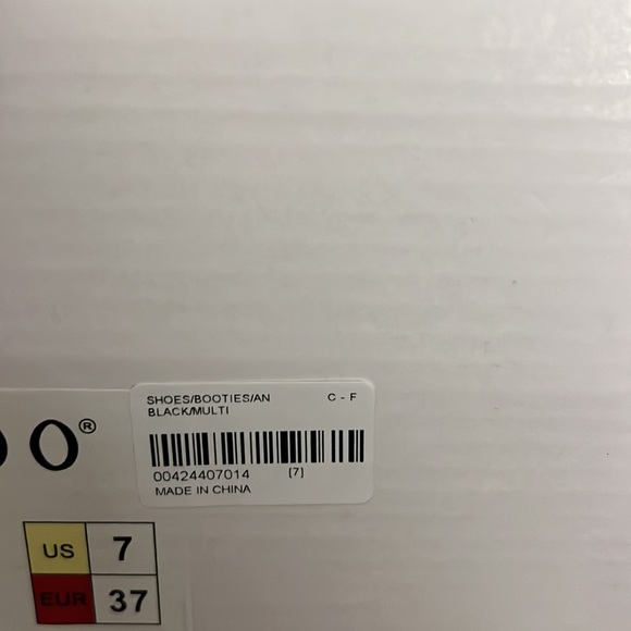 Snakeskin Boots (US 7) - Picture 4 of 4